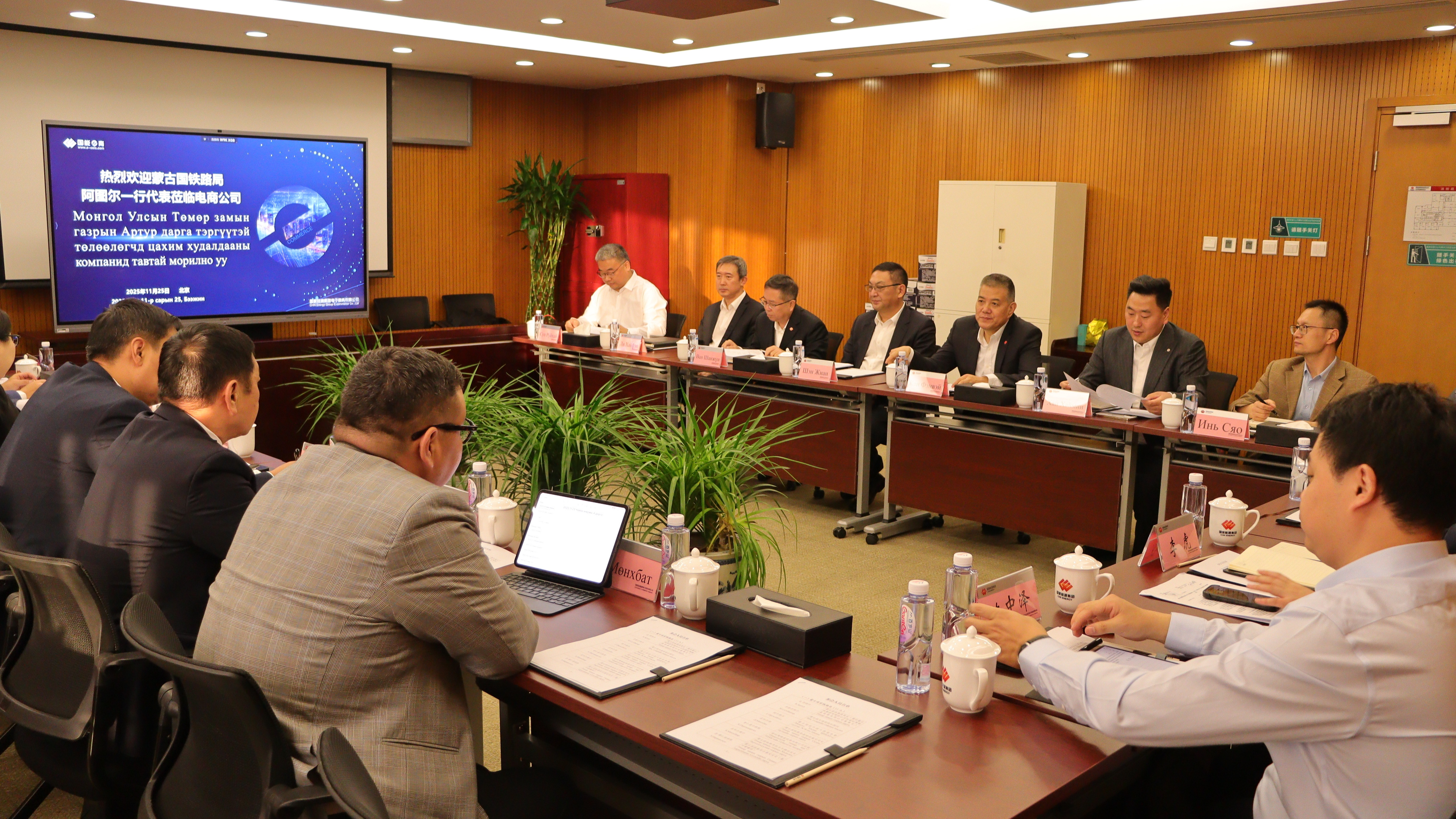 Монгол, хятадын хил дамнасан төмөр замын бүтээн байгуулалтыг хамтдаа урагшлуулна.