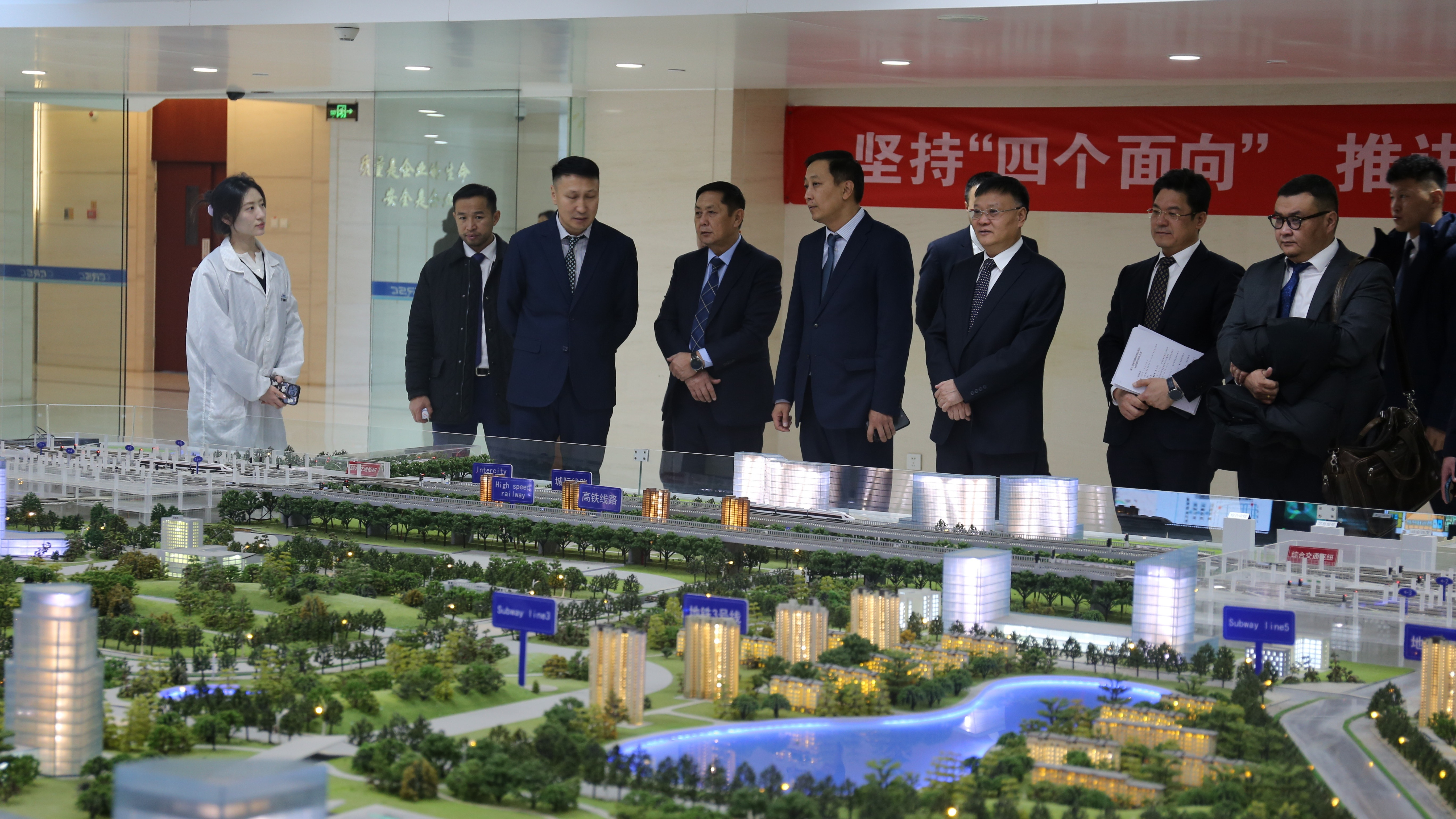 Монгол, хятадын хил дамнасан төмөр замын бүтээн байгуулалтыг хамтдаа урагшлуулна.