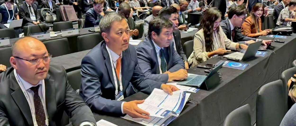  "Дэлхийн дэд бүтцийн хамтын ажиллагааны бага хурал - 2025" арга хэмжээнд Монгол Улсыг төлөөлөн Төмөр замын газрын дарга Б.Артур, “Монголын төмөр зам” ТӨХК-ийн Гүйцэтгэх захирал О.Батчулуун нар оролцож байна. 